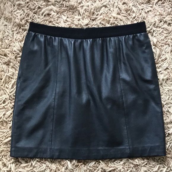 Ann Taylor Loft 100% leather skirt - Picture 2 of 11